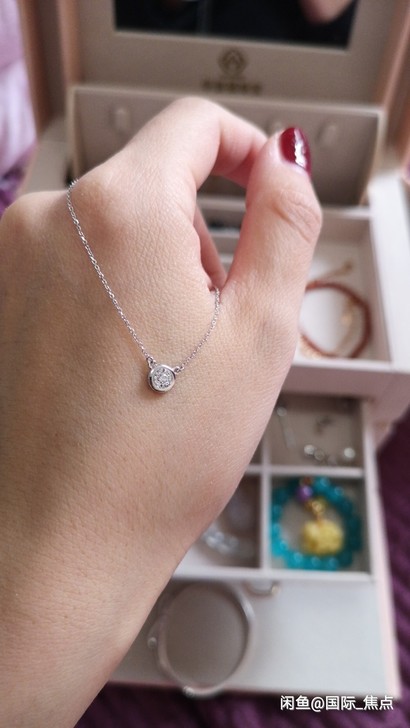 亚一金店。有证书。18k钻石项链。五分钻石...