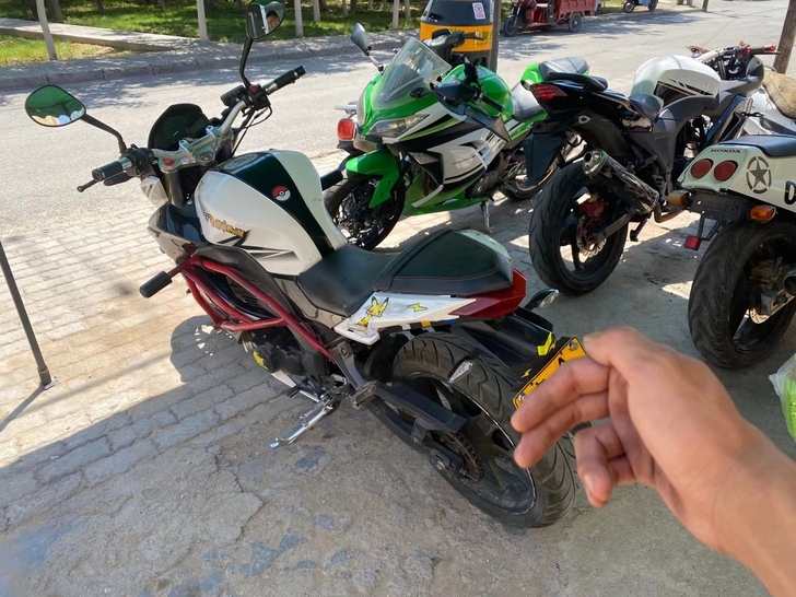 上新16年350双缸水冷街车一台 有牌有户...