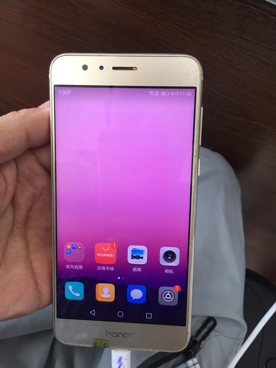 荣耀8。全网通，4+32的，功能正常没账户...