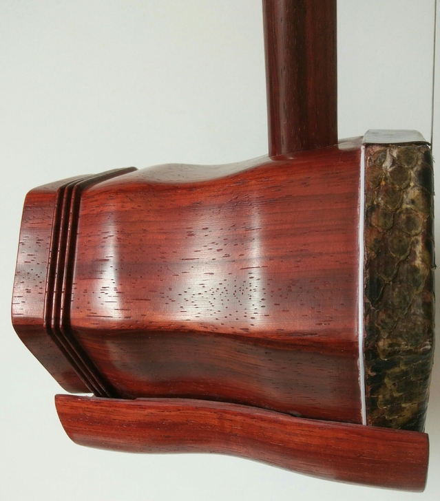 全新红木二胡赔本出，二胡全新，厂家直销。