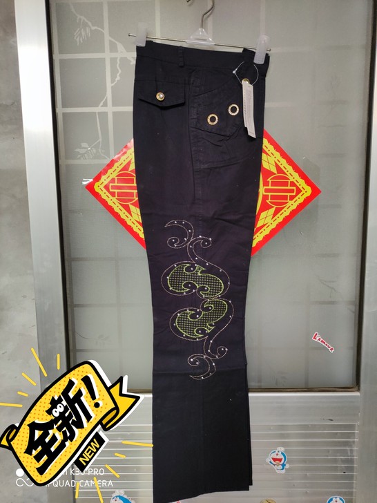 全新带吊牌女士刺绣款休闲裤，全新带吊牌女士...