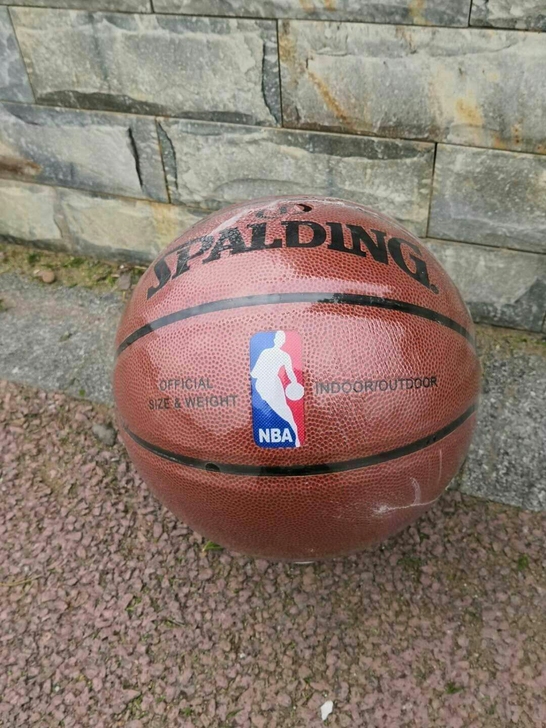 篮球篮球全新正品斯伯丁74-602Y，清仓...