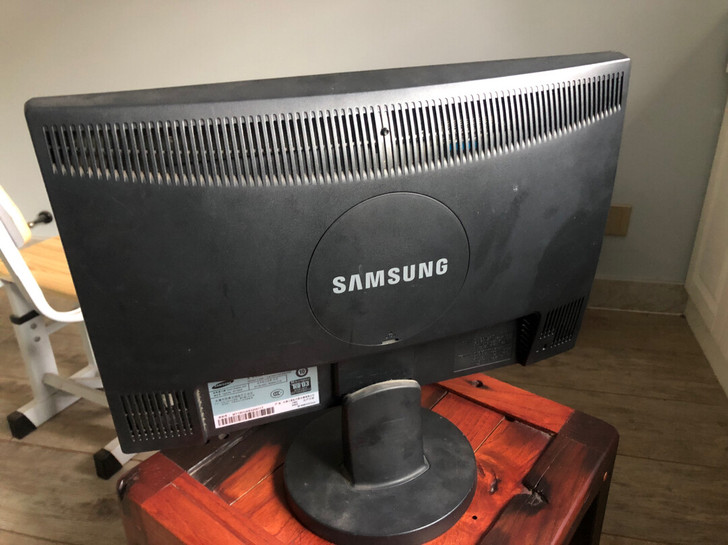 本以为是显示屏坏了,就买了一个,结果是数据...