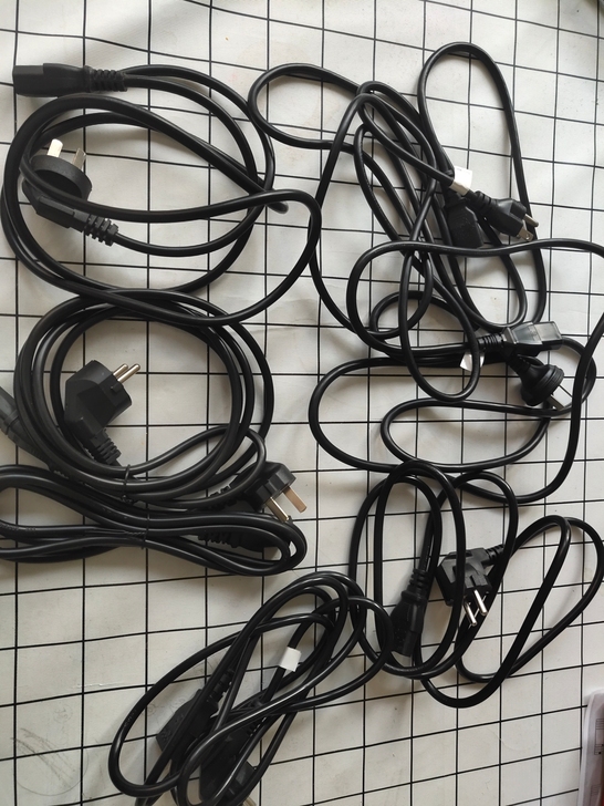 电源线鸡线，美标，欧标，国标都有，不卖只送。买店里其它任意咸