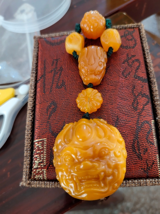 缅黄天禄头配饰一套，61.4克。