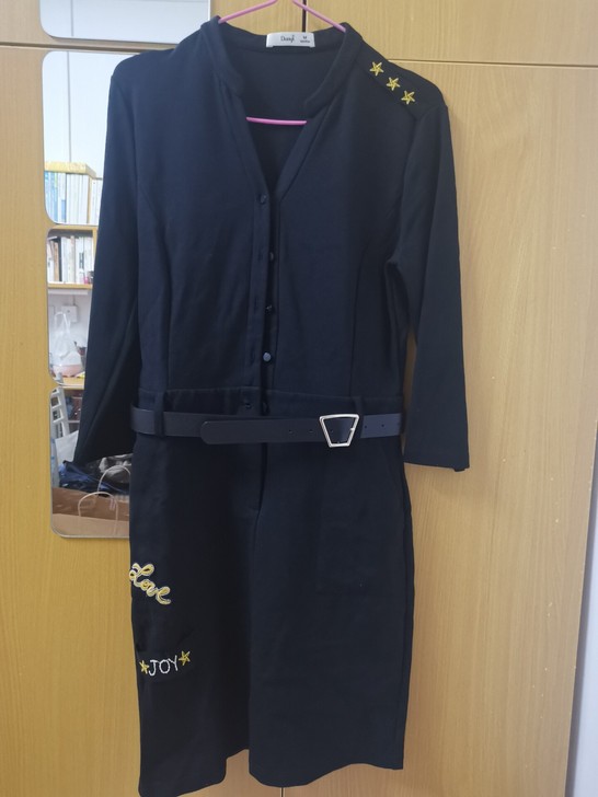 朵以黑色连衣裙 尺码160,实体店购入,质...