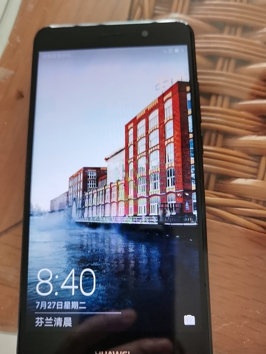 华为畅享7p3+32p屏幕有点划痕，其他完...