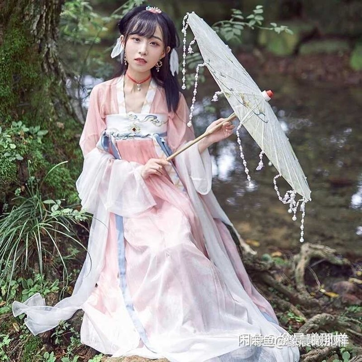 十三余小豆蔻汉服白羽齐胸襦裙