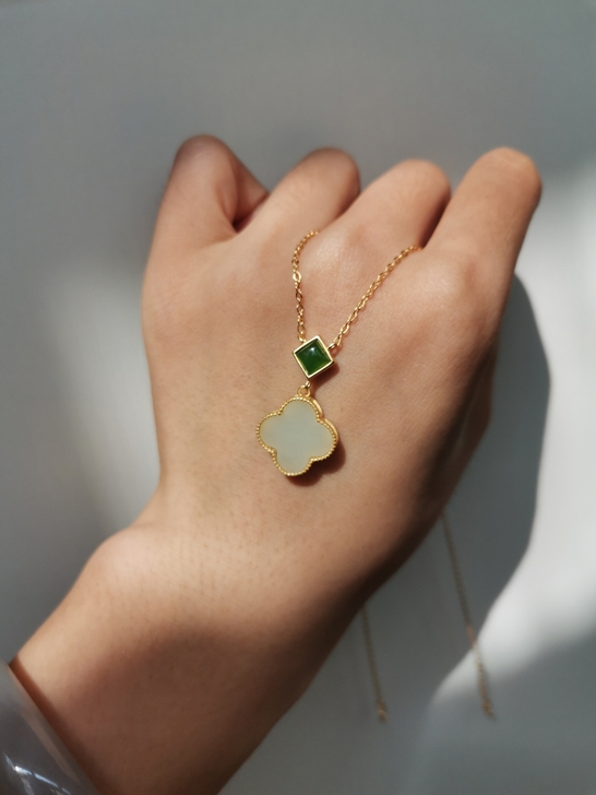 和田玉四叶草吊坠，精镶925银镀金，佩珠也...