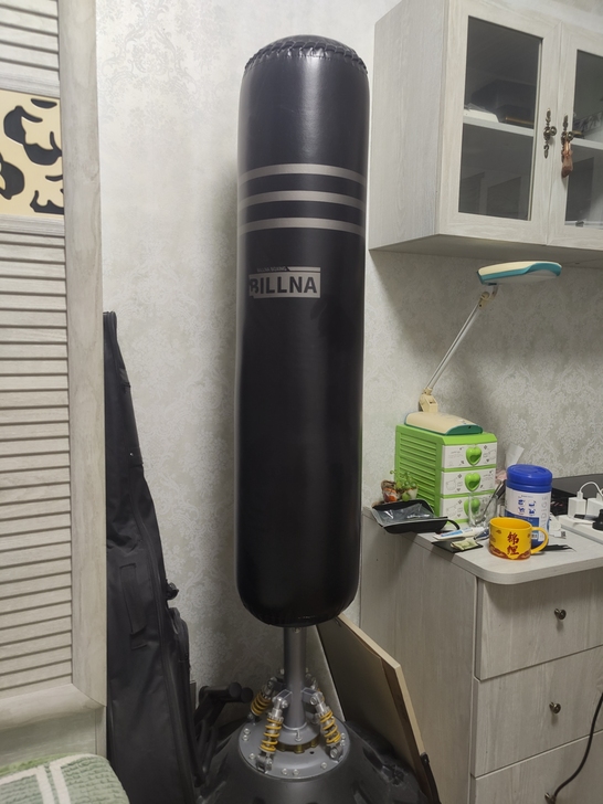 二手拳击沙袋，家用版，多少钱买的来着忘了。...