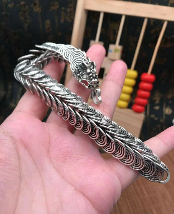 早期珍藏  一条龍头手链   图片均为手机...