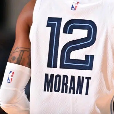 出一加8pro顶配九五新，加一个充电器