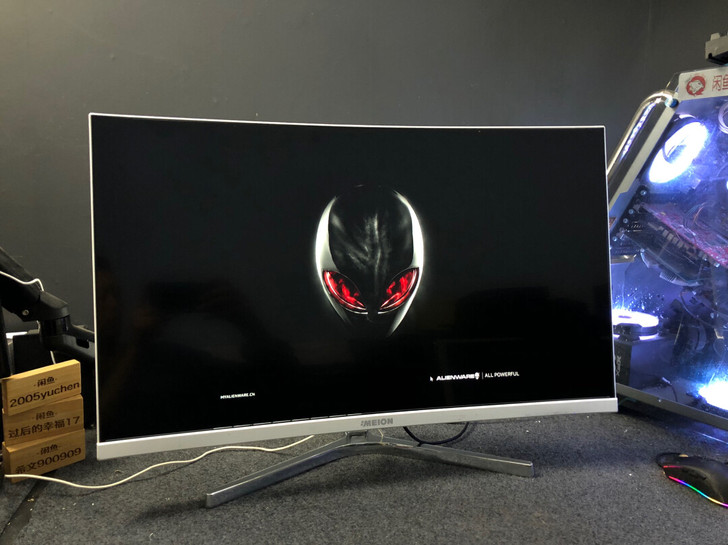 32寸无边 框曲面显示器、三星内屏、高颜值...