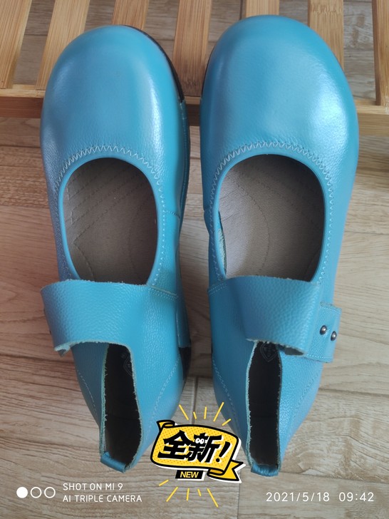 全新夏季女士坡跟女皮鞋，37码。