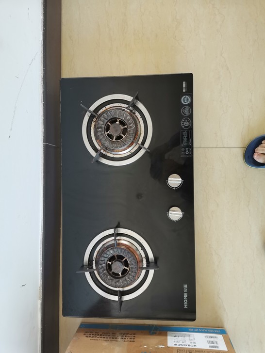 火王燃气灶，成色如图，右侧旋钮不灵敏，咨询...