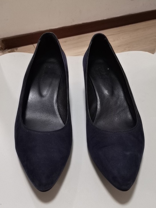 女生坡跟瓢鞋，38码，脚感舒适，藏蓝色，颜...