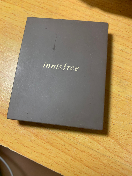 悦诗风吟的修容和高光拼在一起的