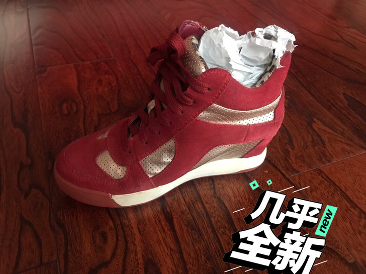 达芙妮的坡跟休闲鞋，当时买成400多，只穿...