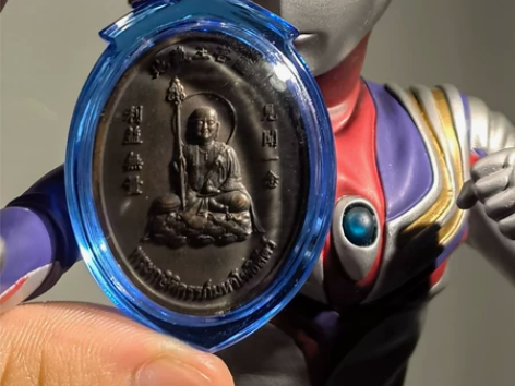 迪加奥特曼 rah奥特曼  战斗姿态并且携...