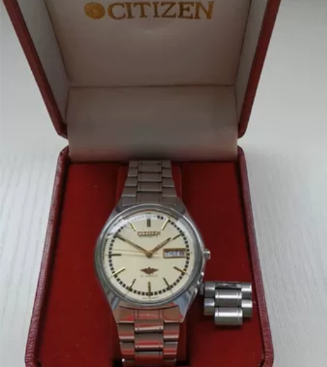 一只炸了表蒙的80年代西铁城自动表 有年头...