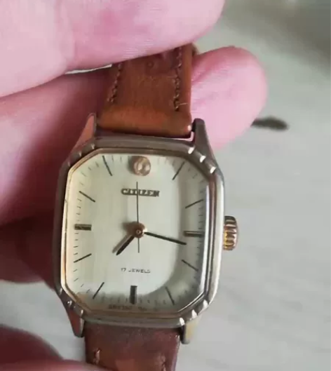 西铁城手动机械女表。日本西铁城世界名表,品...