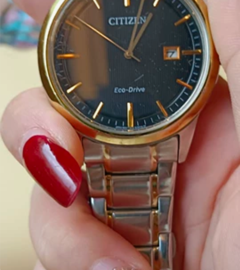 男朋友的手表请人国外带的。当时买了三千多,...