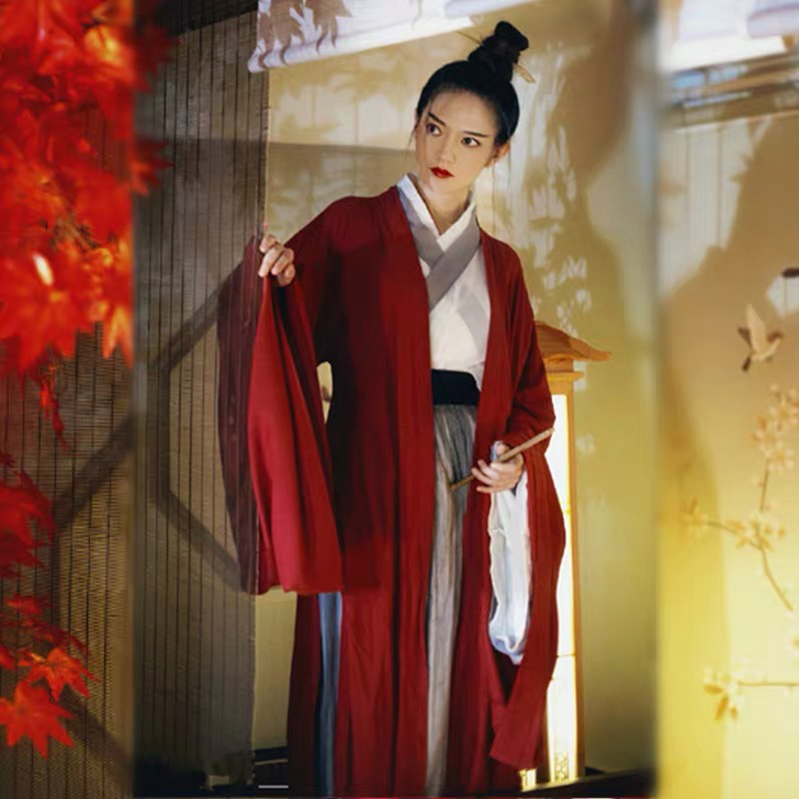 之前买的，就表演穿过一次，很新的！