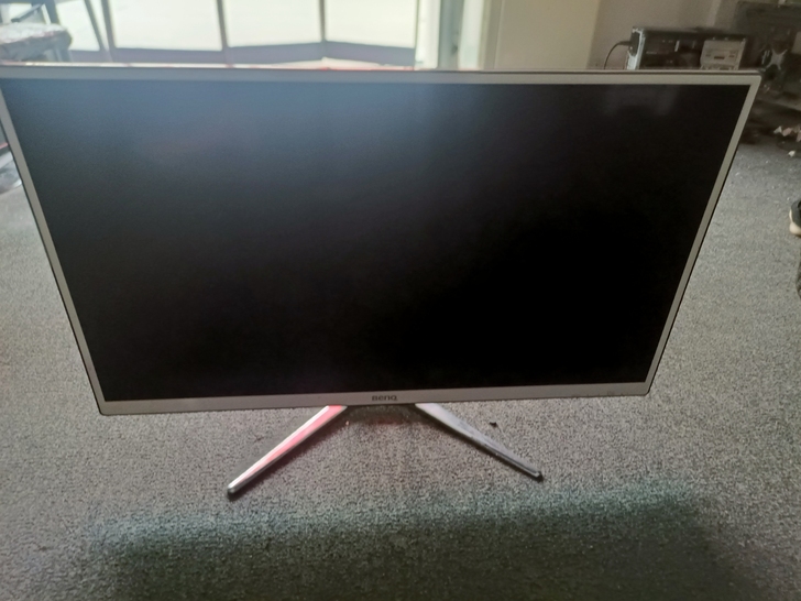 明基32寸显示器   无斑  无痕   刷...