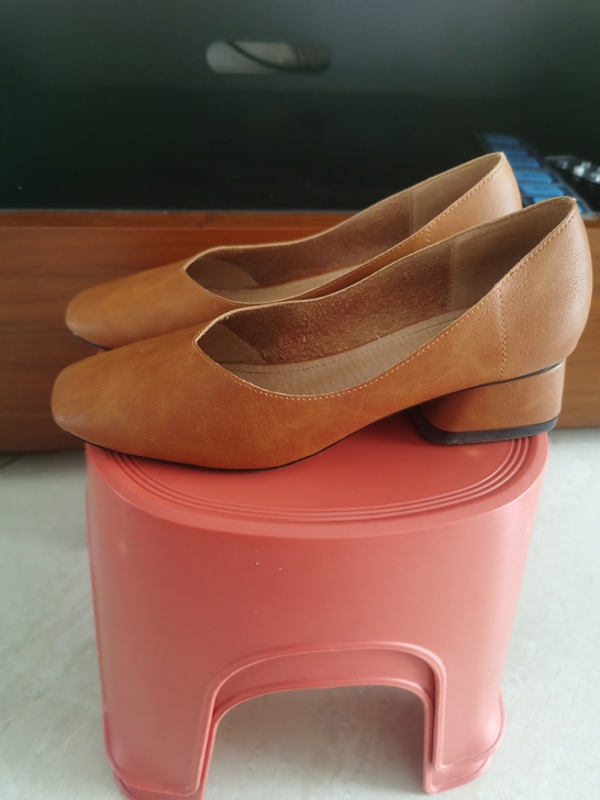 浅口鞋，方头，棕色单鞋，里外全皮，九成新