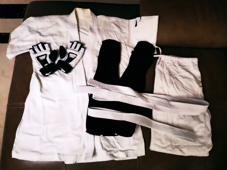 空手道服(上衣和裤子,全棉面料)+护具(手...