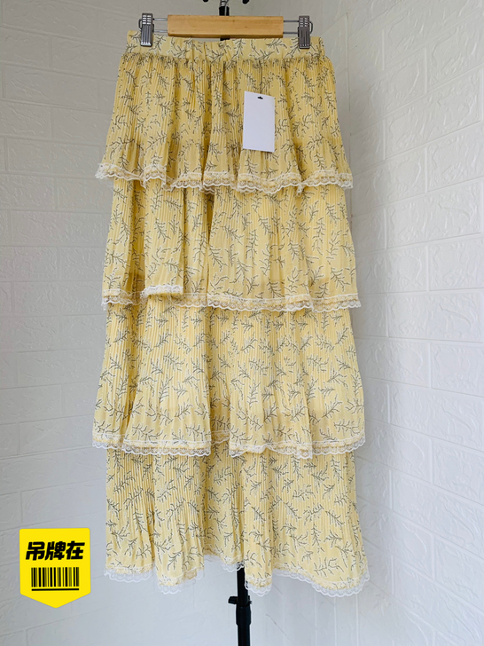 服装店不干了,甜美荷叶边蛋糕半身长裙,店里...