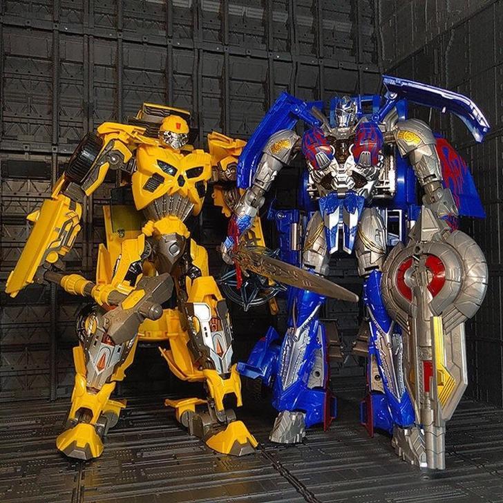 变形金刚玩具擎天柱大黄蜂汽车模机器人男孩儿...