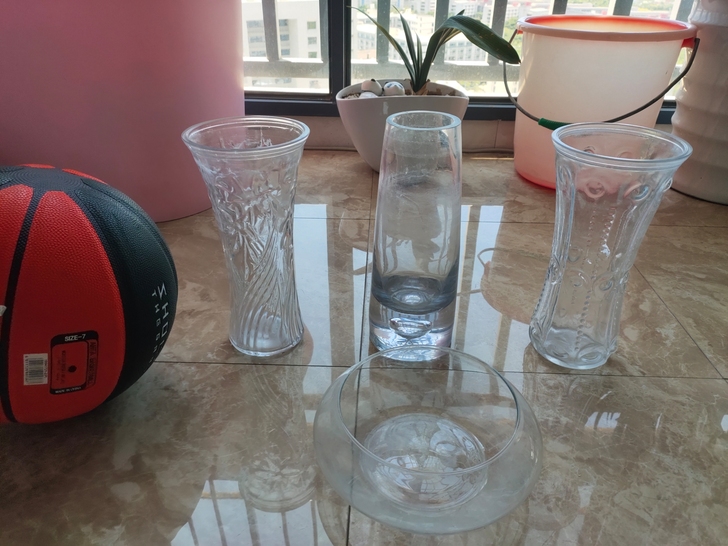 玻璃花瓶，外地不出，本地自提。