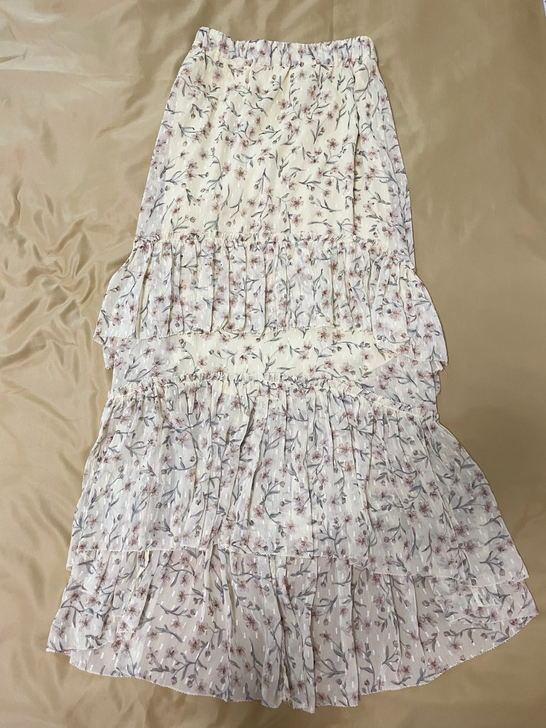 淡黄碎花长裙 蛋糕裙