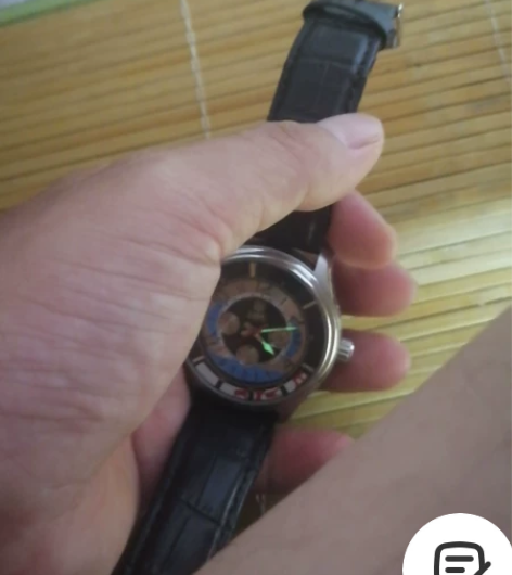 机械表走时正常。夜光,喜欢带走。如图。表带...