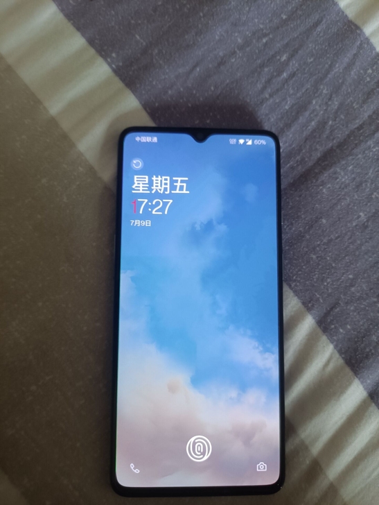 一加7t，8+128版本，因为要换手机，所...