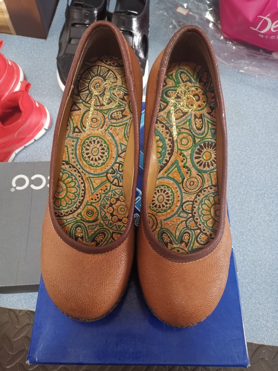 天使之城家买的36码纯皮单鞋，质量很好，就...