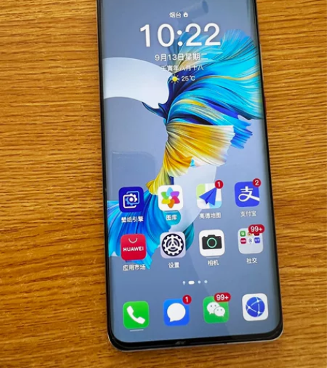 一手自用华为mate40（5G），白色。因...
