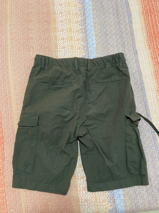 朴术 军绿色工装短裤