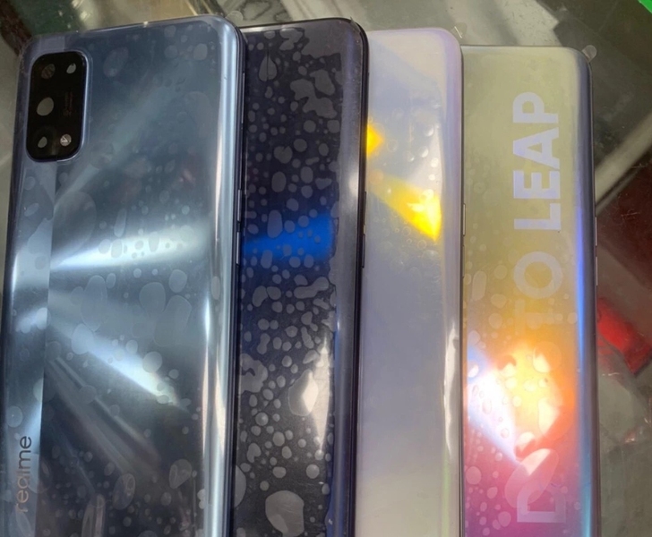 realme x7  q2pro 后盖 中...