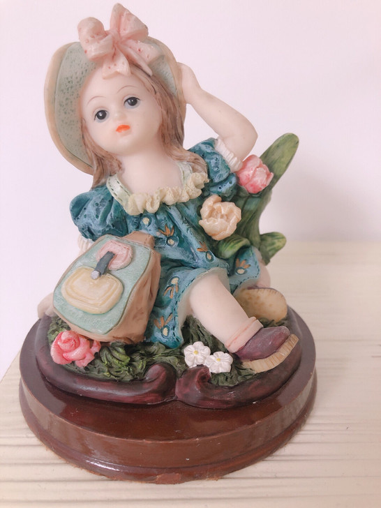 台湾进口树脂，一个漂亮的小女孩，脸蛋很精致...