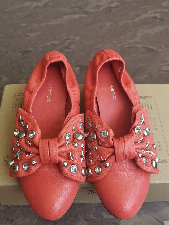 时尚橘色水钻坡跟松紧牛皮鞋，37码。八成新...