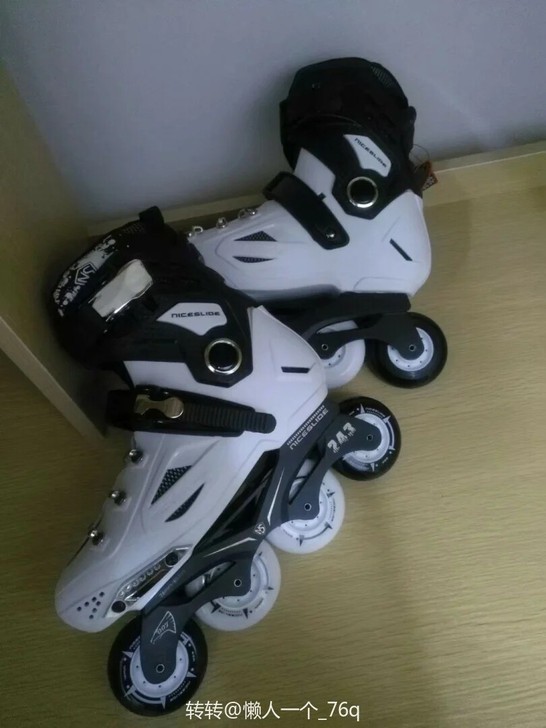 轮滑鞋40码，8成新，有使用磨损，400+...