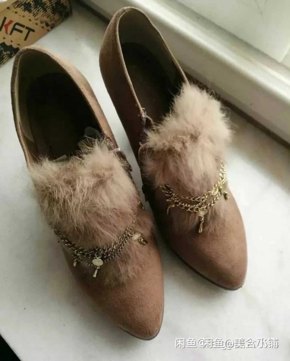 全新达芙妮秋季金属流苏链甜美百搭粗坡跟尖头...