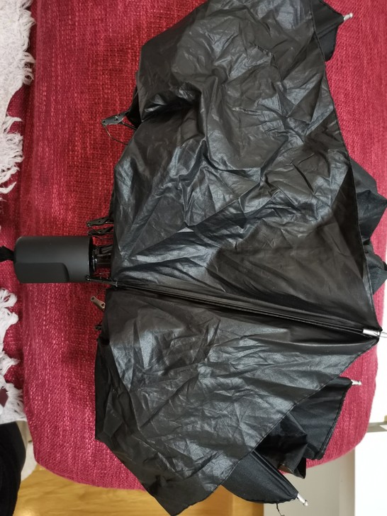 雨伞，一把5-25不等元，有西北工业大学字...