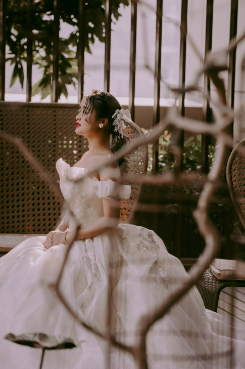 一字肩法式主婚纱礼服，自苏州婚纱城购入，2...