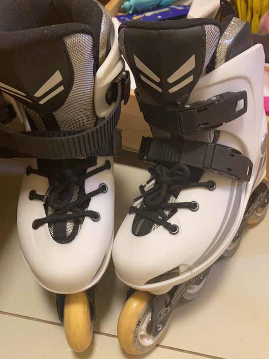 转手原因 ：自己试了一下比较小 37码