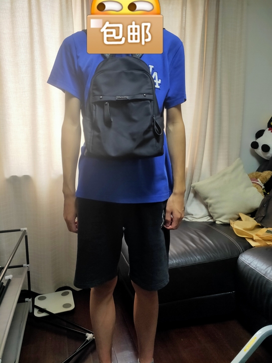 潮流小背包，九九新，价格美丽！