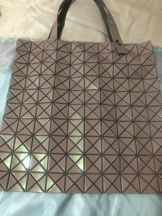 三宅一生10格 特别好看的粉色！！镭射粉，...