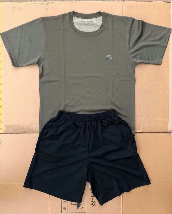 真的正品体能训练服套装，只看包装袋都跟仿的...